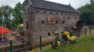 cycling-axiwi-communication-system-europe-tour-roer-sightseeing