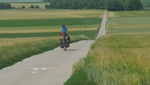 cycling-tour-axiwi-communication-system-through-europe-blog-2-fields