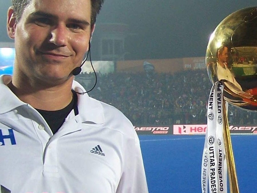 5 Tips for effectively using a communication system from field hockey umpire Benjamin Göntgen