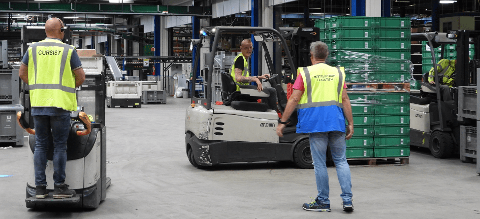 Technische Unie professionalises staff training with AXIWI headsets for warehouse logistics in accordance to RIVM Covid-19 guidelines