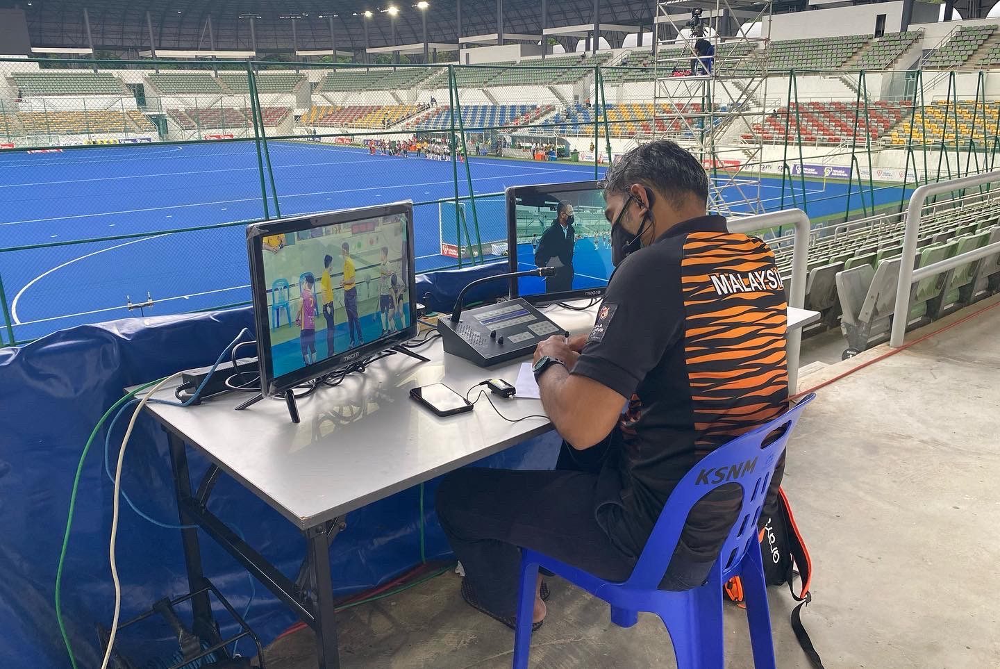 video-umpire-headset-stadium video-umpire-headset-stadium