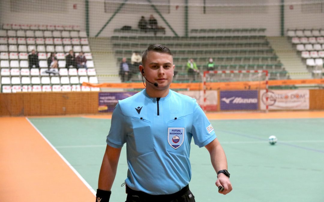5 Tips for effectively using a referee communication system from Ladislav Angyal