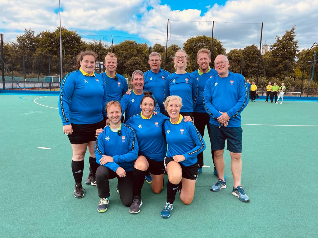 axiwi-headsets-hockey-umpires-Masters-WC-Nottingham-group